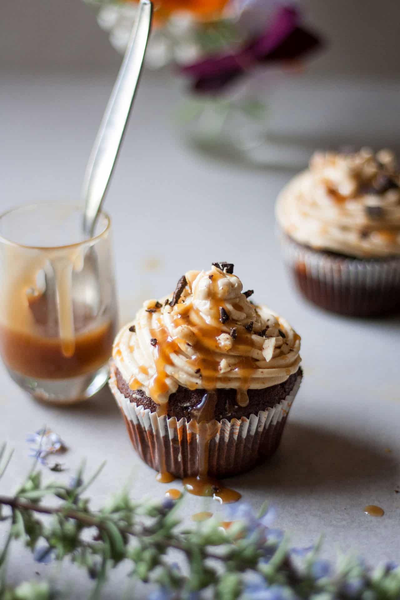 This gluten-free snickers cupcakes are low FODMAP, perfectly sweetened, indulging, delicious and yes they taste like the all-time favorite snickers bars!