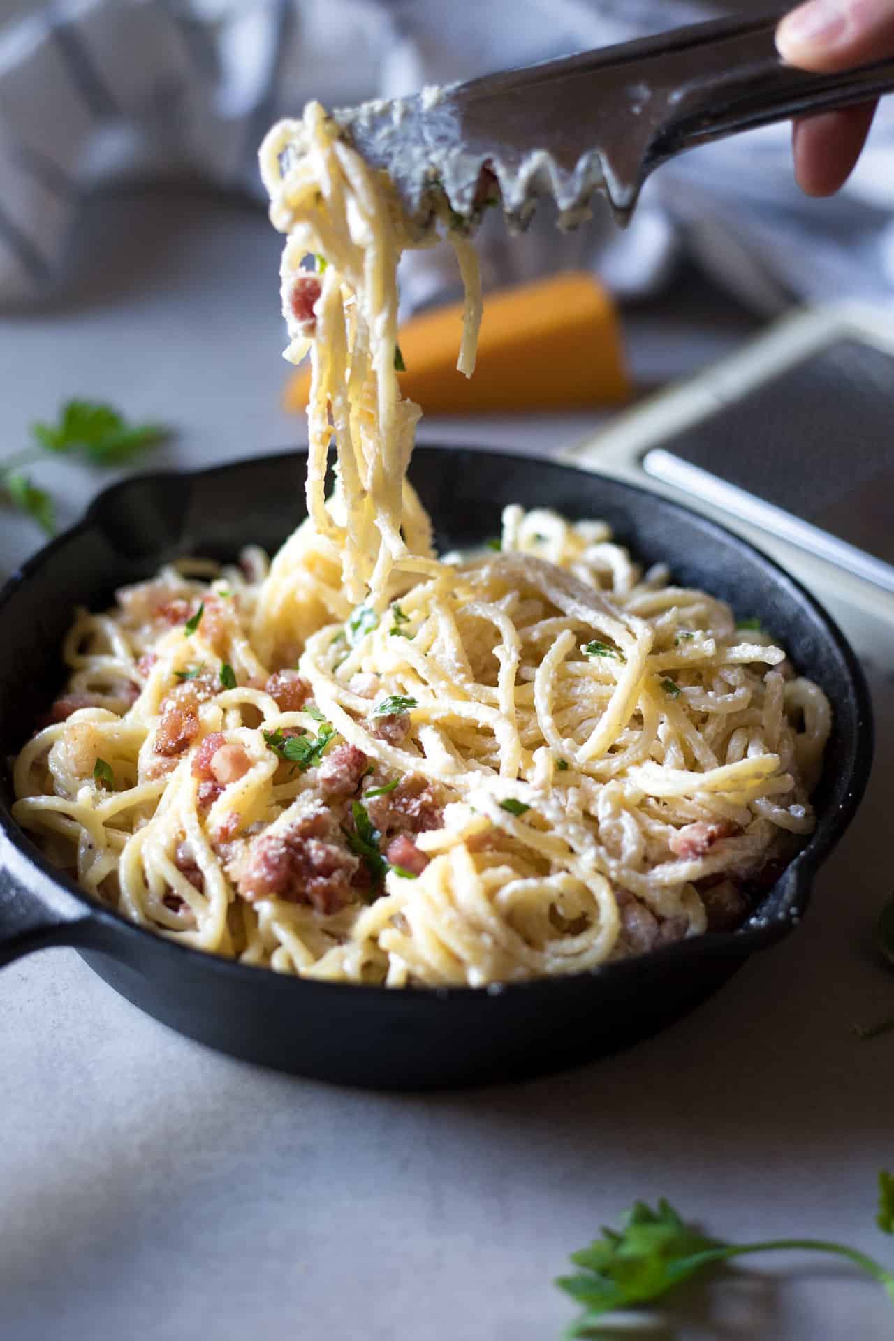 Eggless spaghetti carbonara in a pan 