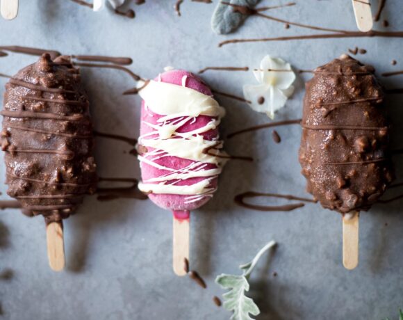 These 5 ingredients simple Vegan Magnum Ice Creams are low FODMAP, super healthy and very easy to make. The perfect healthy summer treats for the hot days.