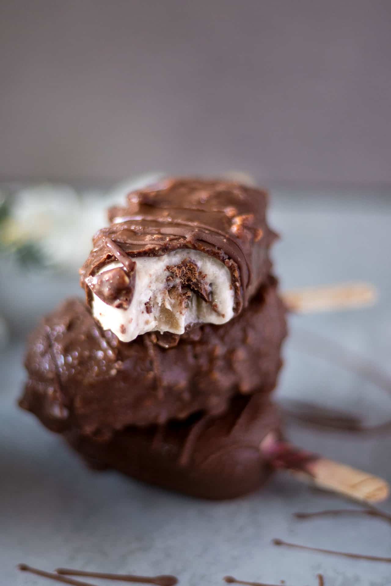 These 5 ingredients simple Vegan Magnum Ice Creams are low FODMAP, super healthy and very easy to make. The perfect healthy summer treats for the hot days.