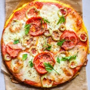 polenta pizza with tomato sauce, mozarella, fresh tomatoes and peppers