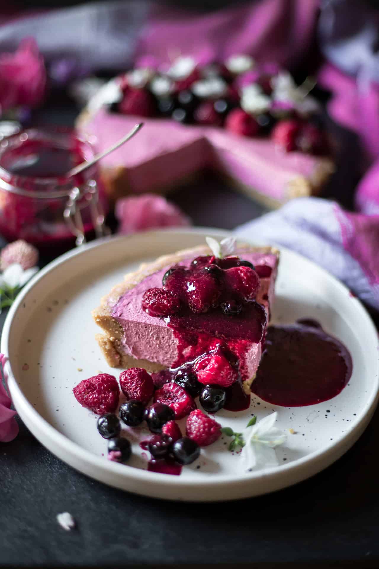 This Gluten-Free No-Bake Mixed Berry Tart is low FODMAP and lactose-free. It's flavorful, refreshing, perfectly sweetened with a super creamy texture.