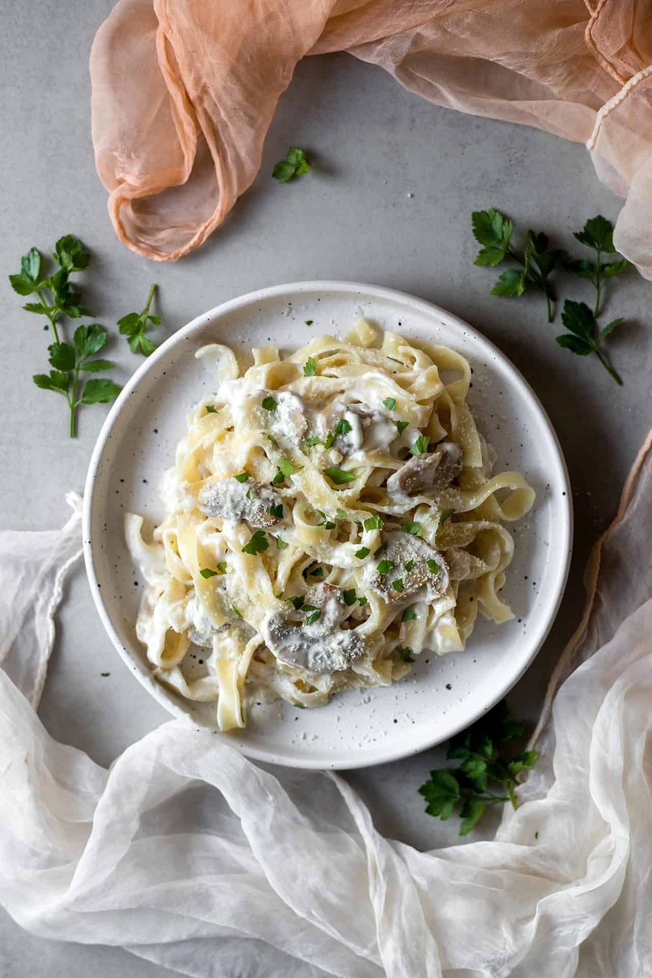 This Low FODMAP Mushroom Fettuccine is super creamy, flavorful and so delicious. Moreover is easy to digest and makes a filling lunch or dinner.