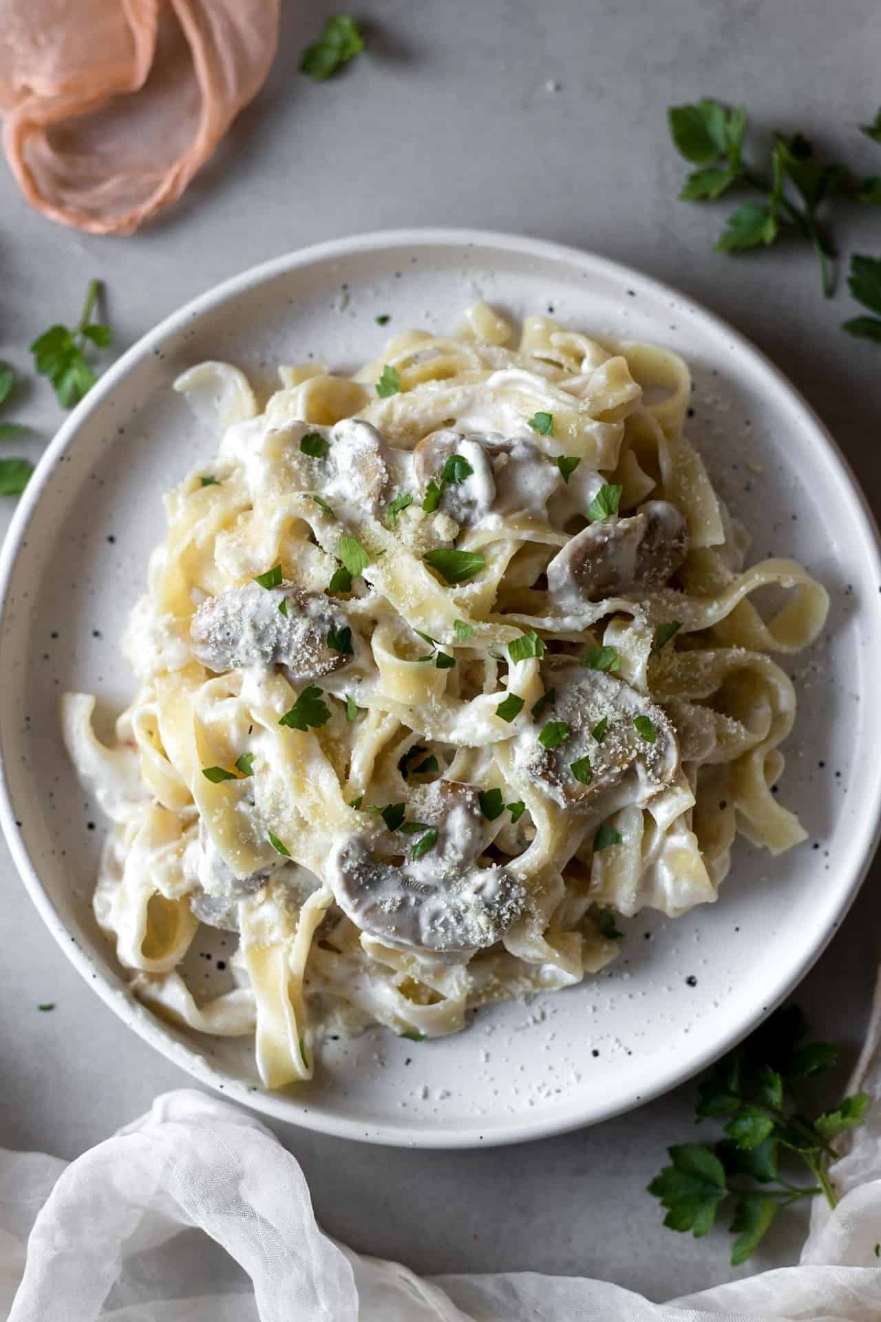 This Low FODMAP Mushroom Fettuccine is super creamy, flavorful and so delicious. Moreover is easy to digest and makes a filling lunch or dinner.