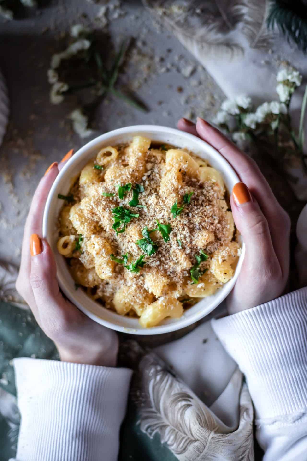 The best Low FODMAP Macaroni and Cheese recipe ever! It's super creamy, cheesy, flavorful, comforting, satisfying, very easy to make and so delicious!