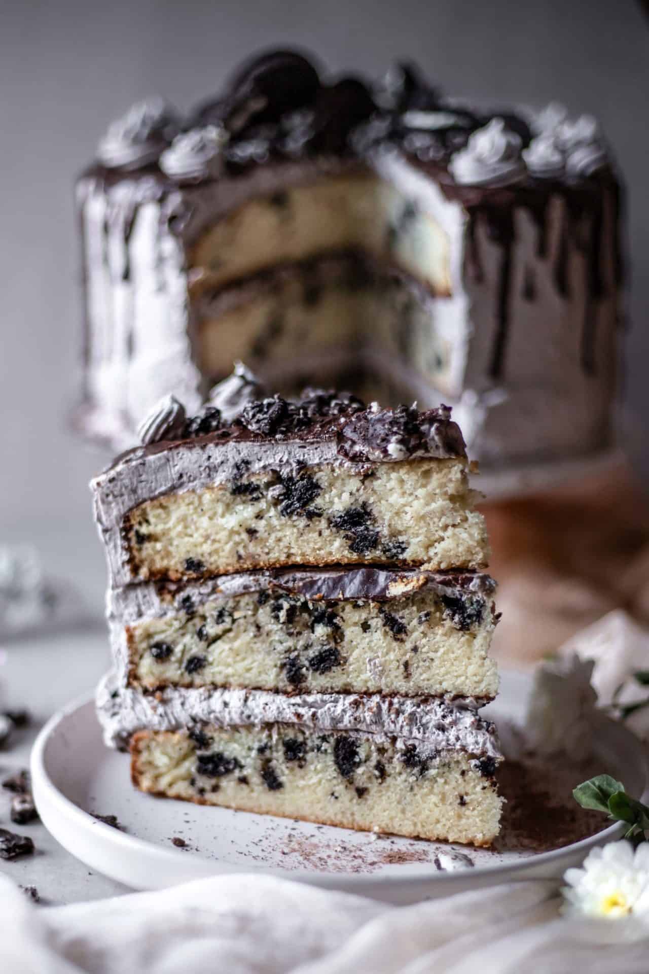 This gluten-free oreo cake is spongy, tender, super flavorful, oreo infused, silky, light, festive and so yummy!
