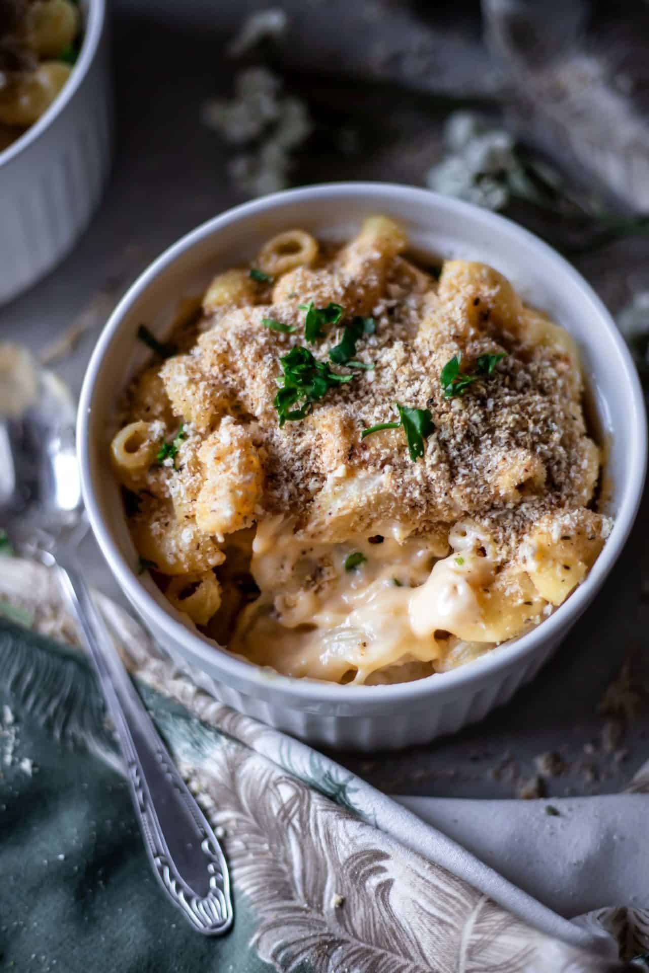 The best Low FODMAP Macaroni and Cheese recipe ever! It's super creamy, cheesy, flavorful, comforting, satisfying, very easy to make and so delicious!