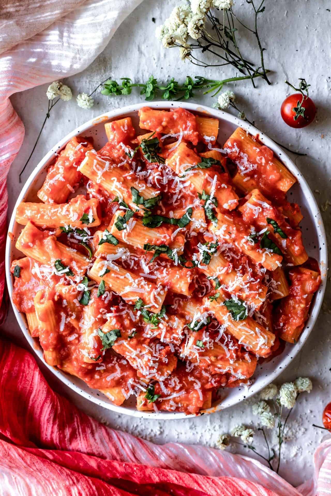 This Low FODMAP Roasted Red Pepper & Tomato Pasta is super creamy, flavorful, healthy, satisfying and so delicious!