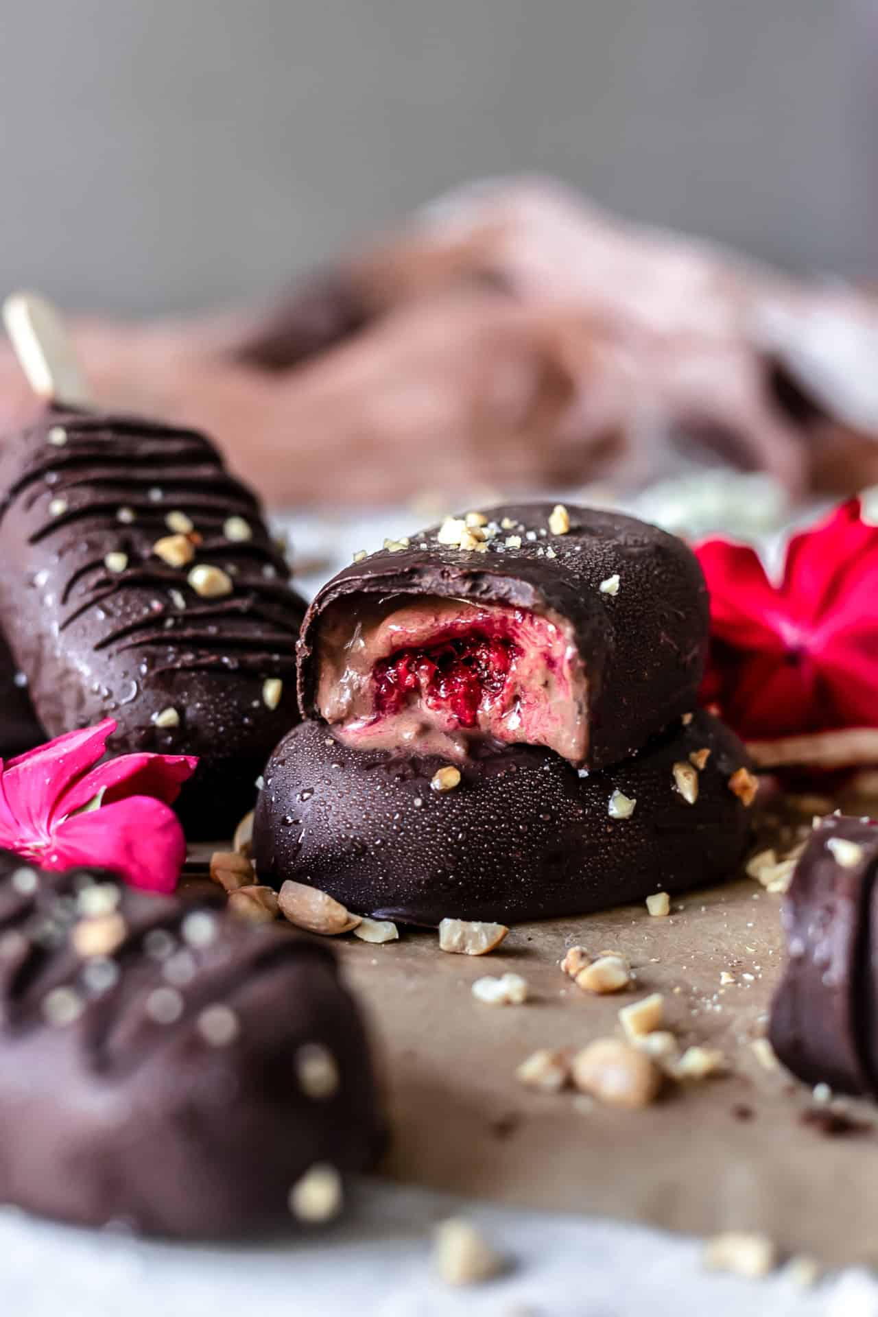 These Chocolate and Strawberry Vegan Magnum Ice Creams are super chocolaty, creamy, healthy, tummy-friendly and so delicious!