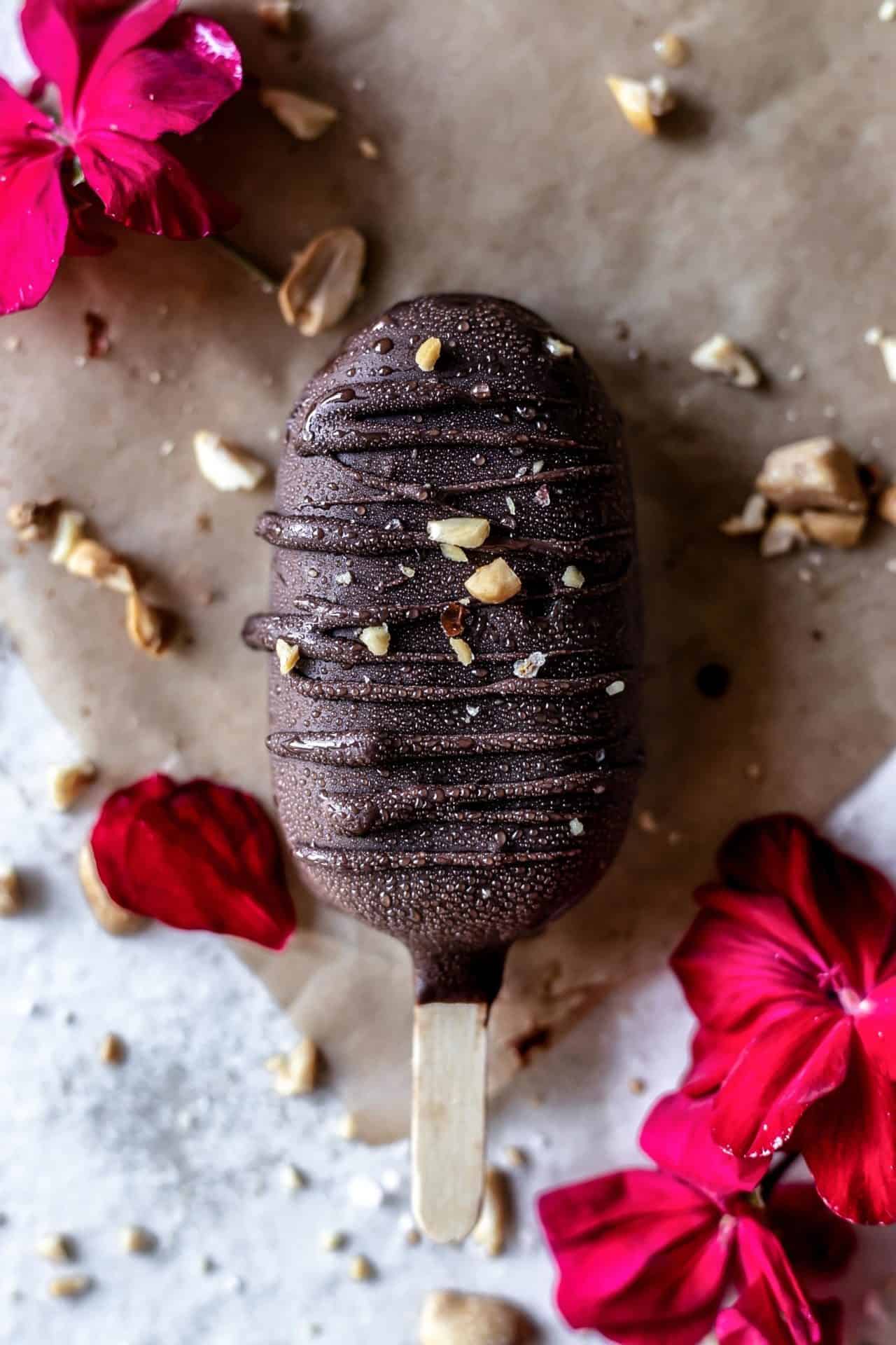 These Chocolate and Strawberry Vegan Magnum Ice Creams are super chocolaty, creamy, healthy, tummy-friendly and so delicious!