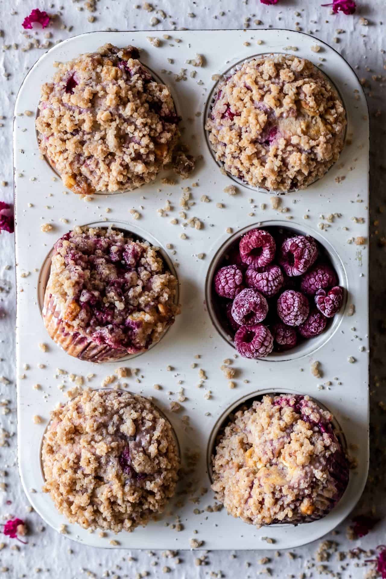 These Gluten-Free Raspberry White Chocolate Streusel Muffins are perfectly sweetened, crumbly on the top, flavorful, packed with raspberry flavor, hearty and so delicious!