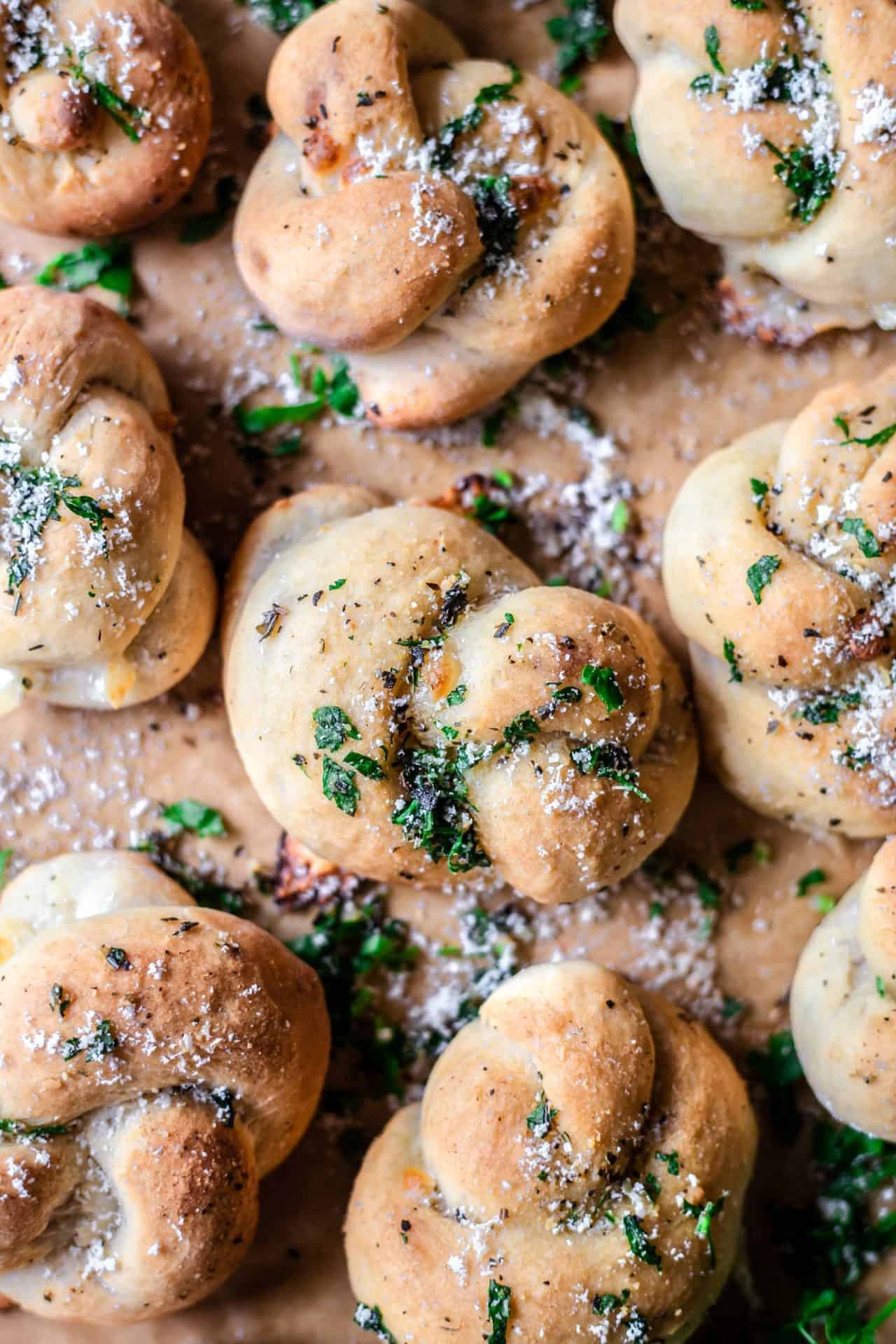These Gluten-Free Garlic Knots are extra soft, fluffy, super flavourful, buttery, low FODMAP and with an option to make them vegan!