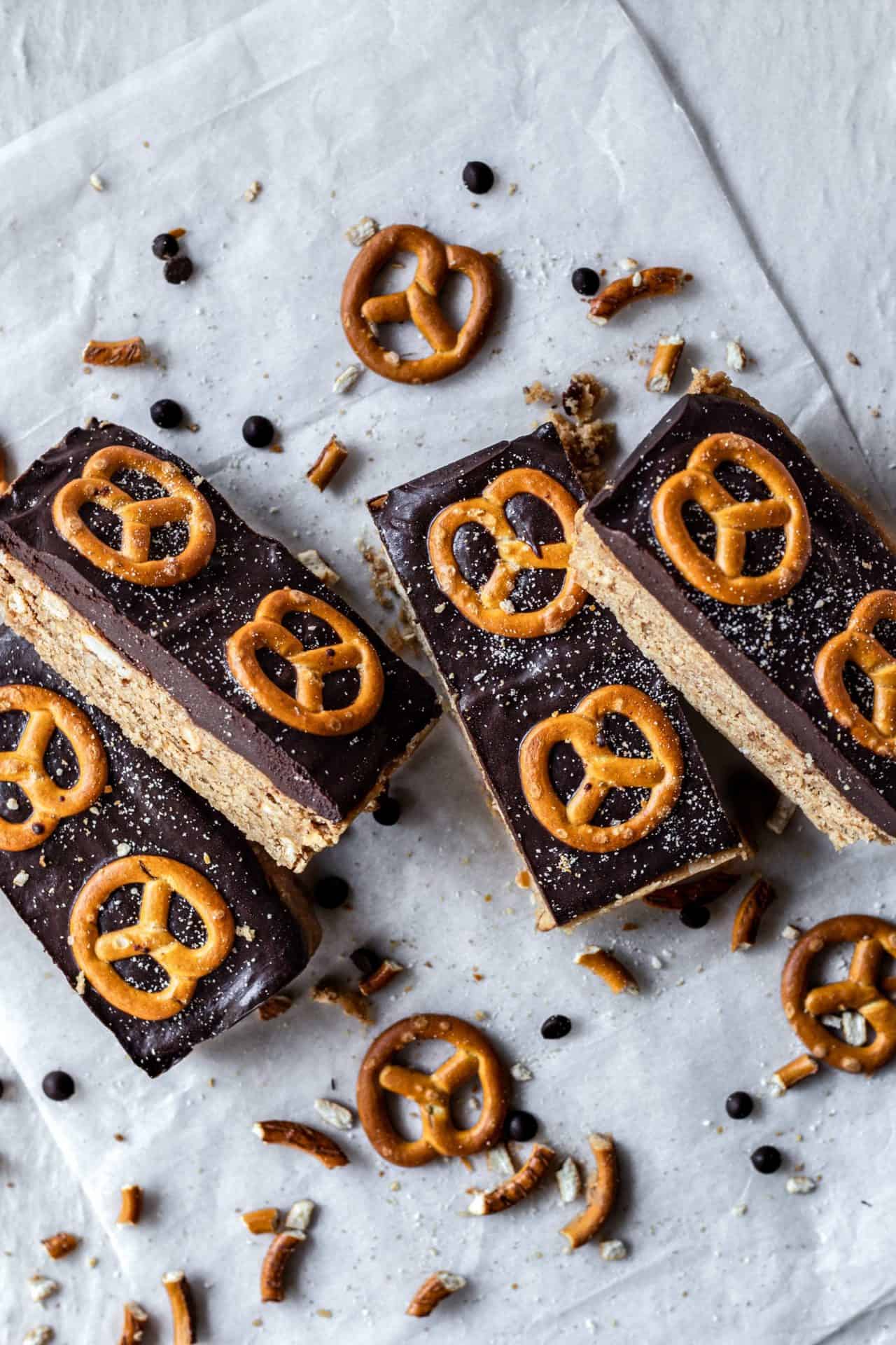 These Vegan Chocolate Pretzel Bars are perfectly sweetened, slightly crunchy, chocolaty and the best part refined sugar-free and healthy!