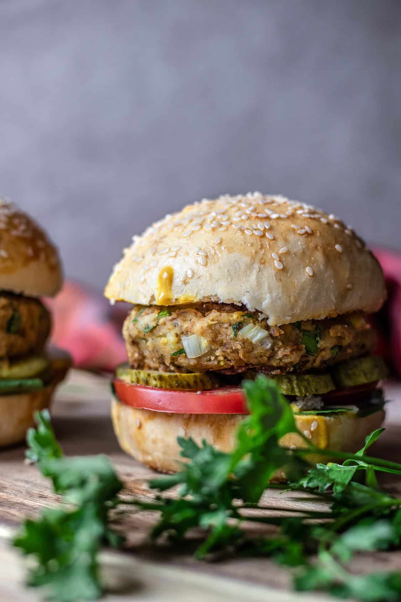 These Vegan Lentil Burgers have the most perfect meaty texture and flavour! The best part is that they take less than 15min to make!