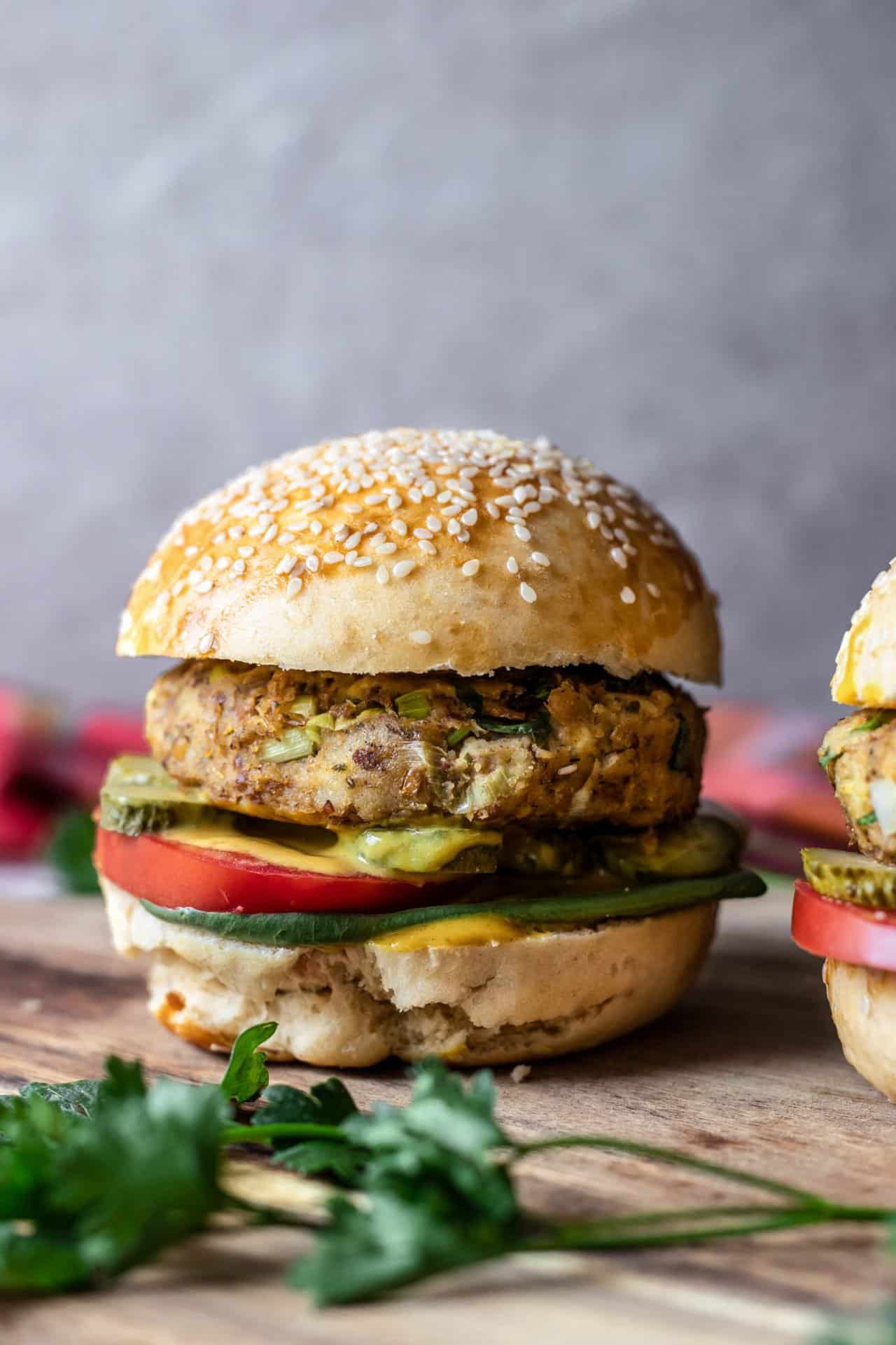 These Vegan Lentil Burgers have the most perfect meaty texture and flavour! The best part is that they take less than 15min to make!