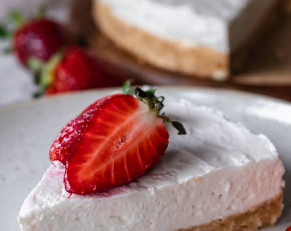 This Gluten-Free No-Bake Cheesecake takes only 20min to make and is refreshing, creamy, tangy, and perfectly sweetened.