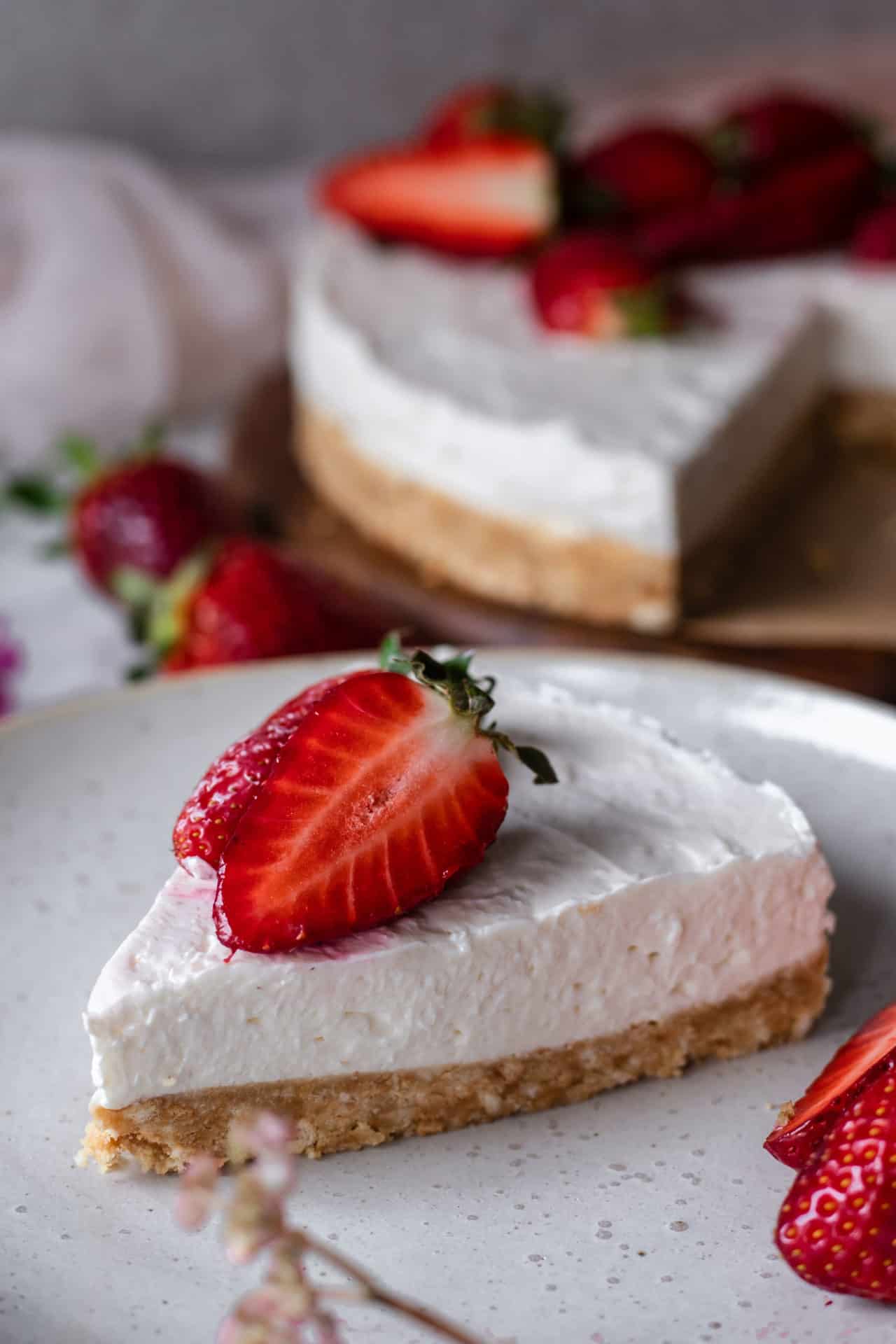 This Gluten-Free No-Bake Cheesecake takes only 20min to make and is refreshing, creamy, tangy, and perfectly sweetened.
