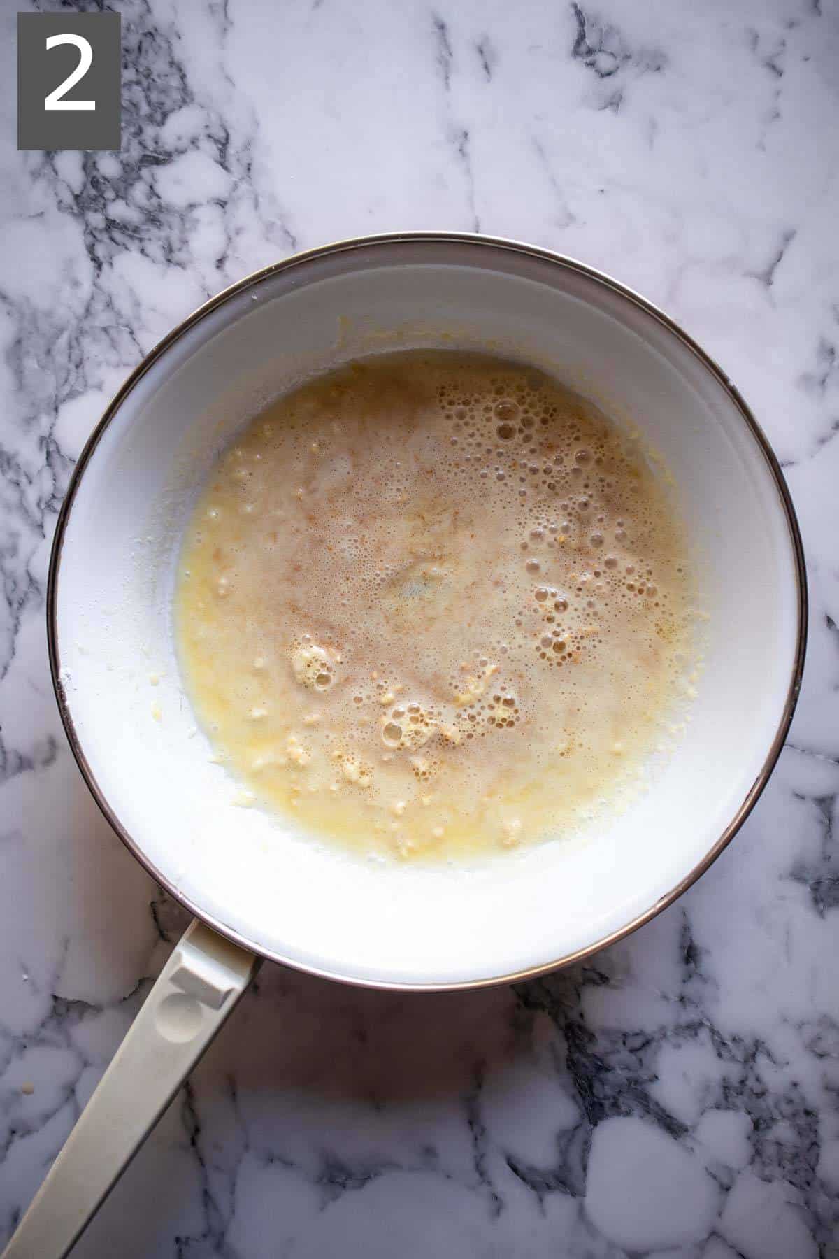 Cooking flour with butter and garlic