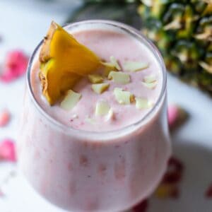 smoothie in a glass decorated with white chocolate and pineapple