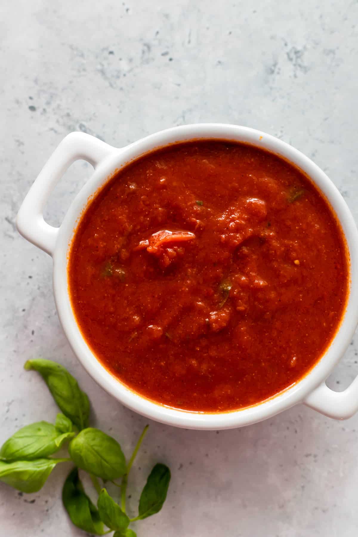 A bowl of low FODMAP pasta sauce